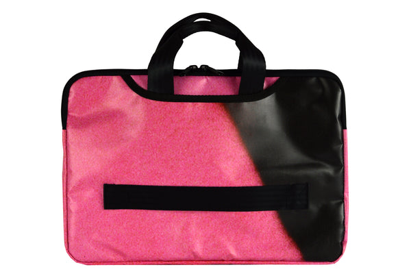 Futerał na laptopa 15'' z banerów 33